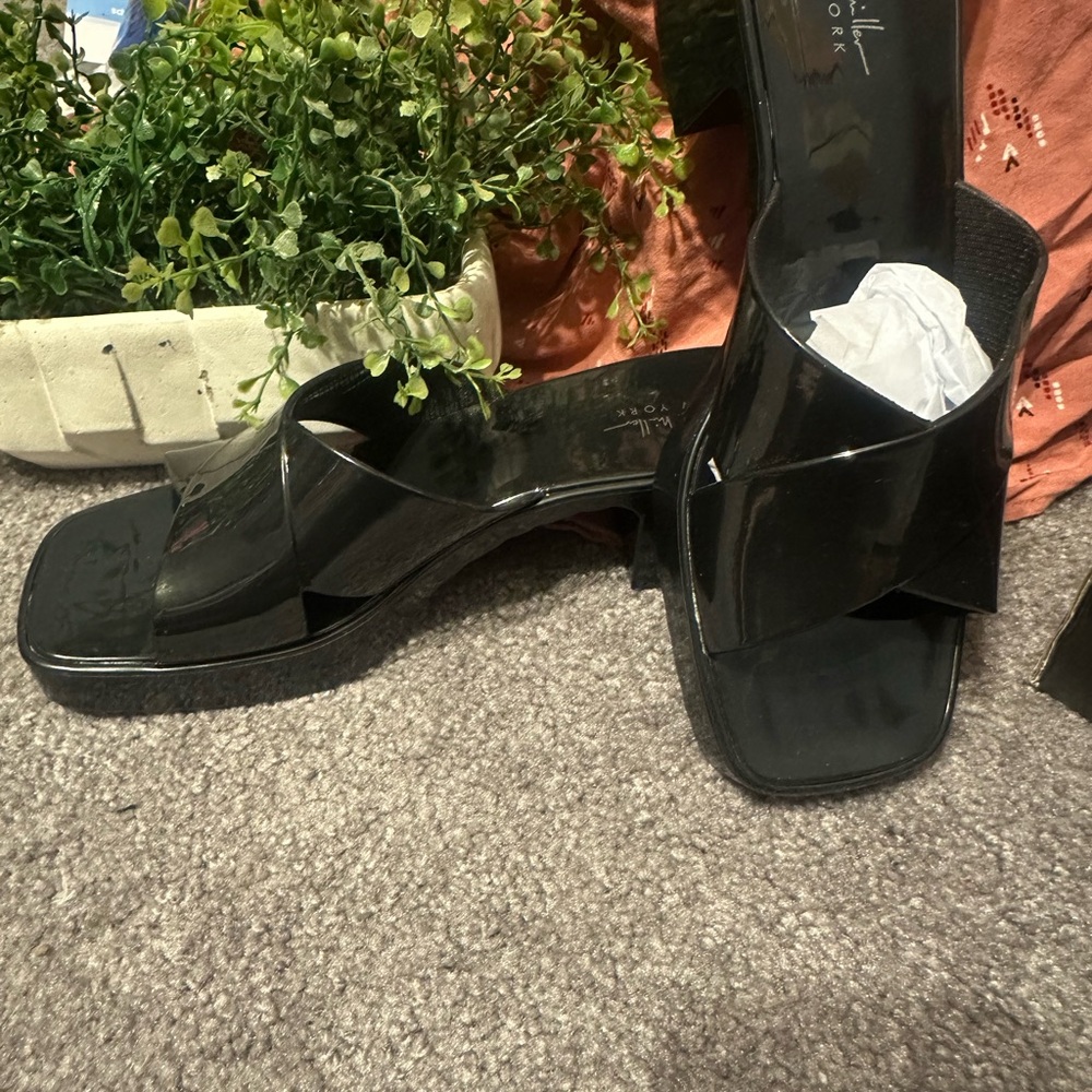 Chic Black Cross-Strap Heels